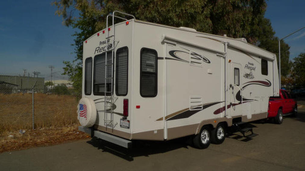 2004 Fleetwood Prowler Regal 5th Wheel - AMERICAN MOTOR HOME 5th Wheel Towing With 6.5 Foot Bed
